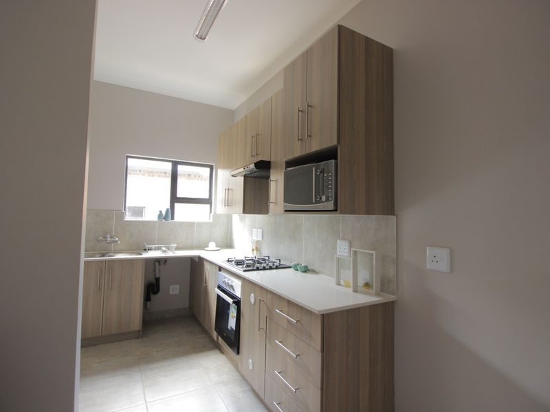 Townhouse For Sale In Witbank - Photo 6