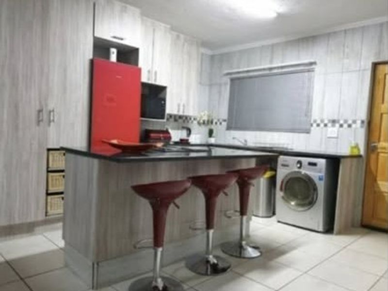 Apartment Rental Monthly In Kempton Park - Photo 4