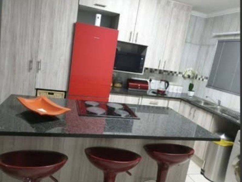 Apartment Rental Monthly In Kempton Park - Photo 5
