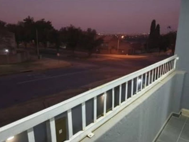 Apartment Rental Monthly In Kempton Park - Photo 3