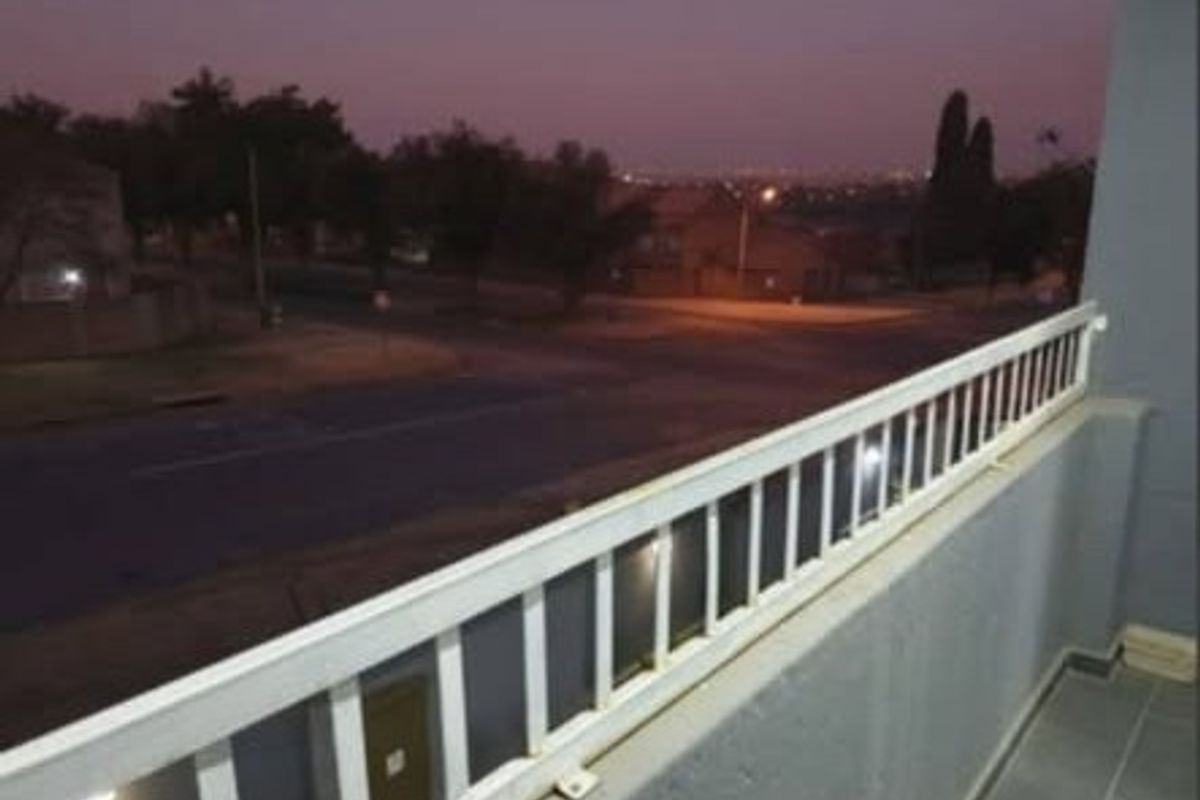 Apartment Rental Monthly In Kempton Park - Photo 3