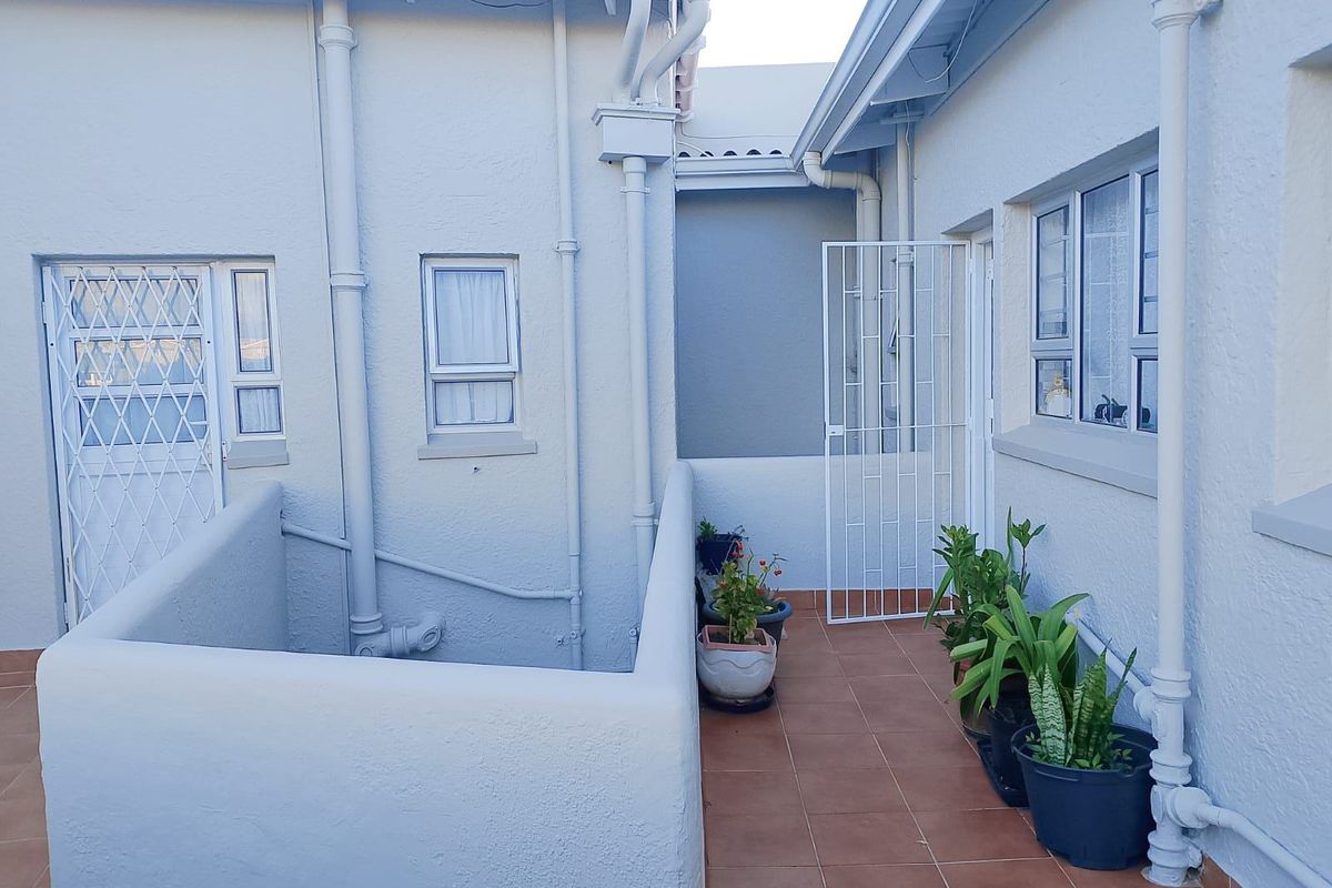 Apartment For Sale In Strand - Photo 4