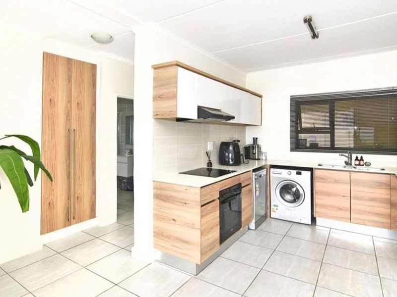Apartment Rental Monthly In Midrand - Photo 4