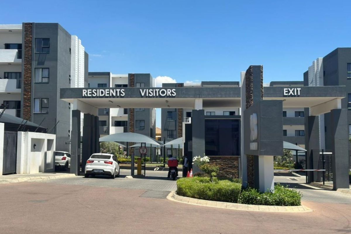 Apartment For Sale In Midrand - Photo 2
