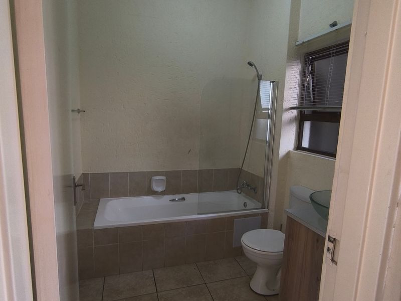 Apartment Rental Monthly In Sandton - Photo 8