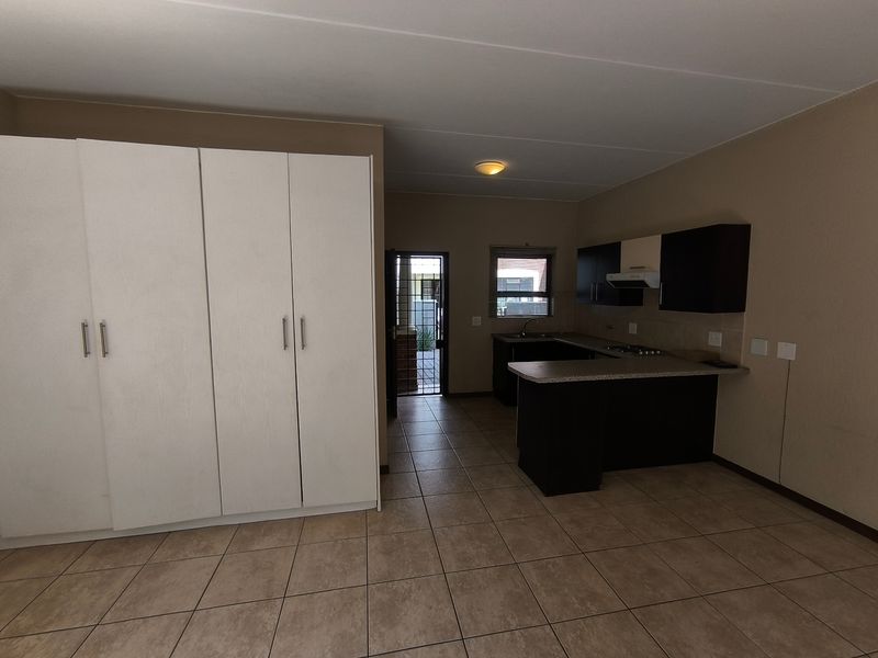 Apartment Rental Monthly In Sandton - Photo 6