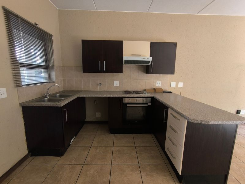 Apartment Rental Monthly In Sandton - Photo 3