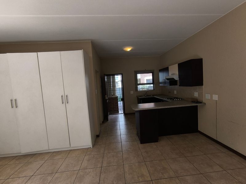Apartment Rental Monthly In Sandton - Photo 9
