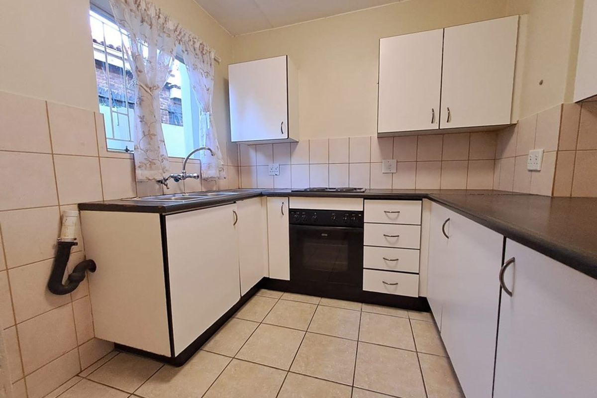 Apartment Rental Monthly In Randburg - Photo 4