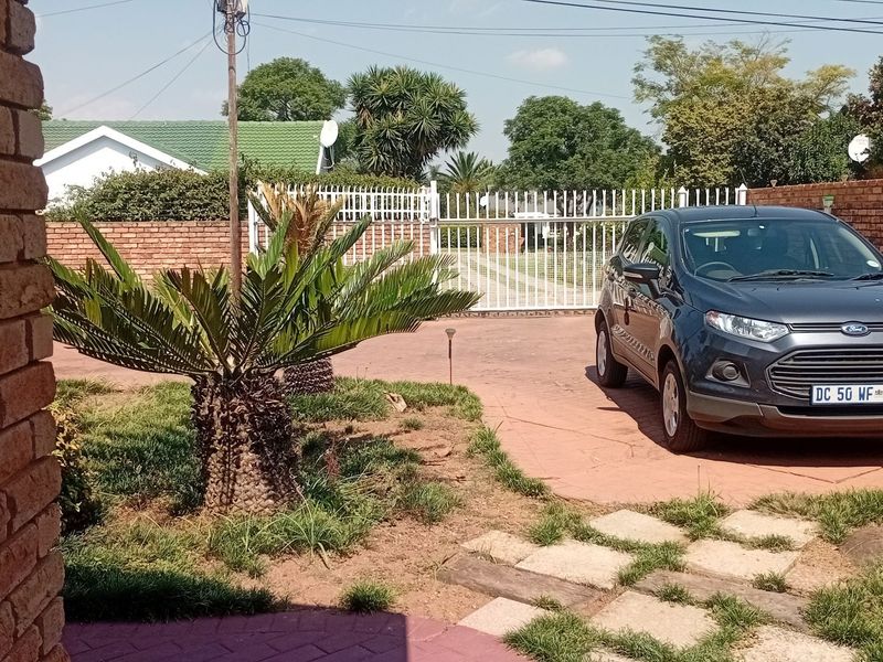 House For Sale In Pretoria - Photo 2