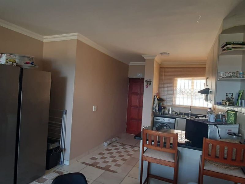 Apartment For Sale In Margate - Photo 5