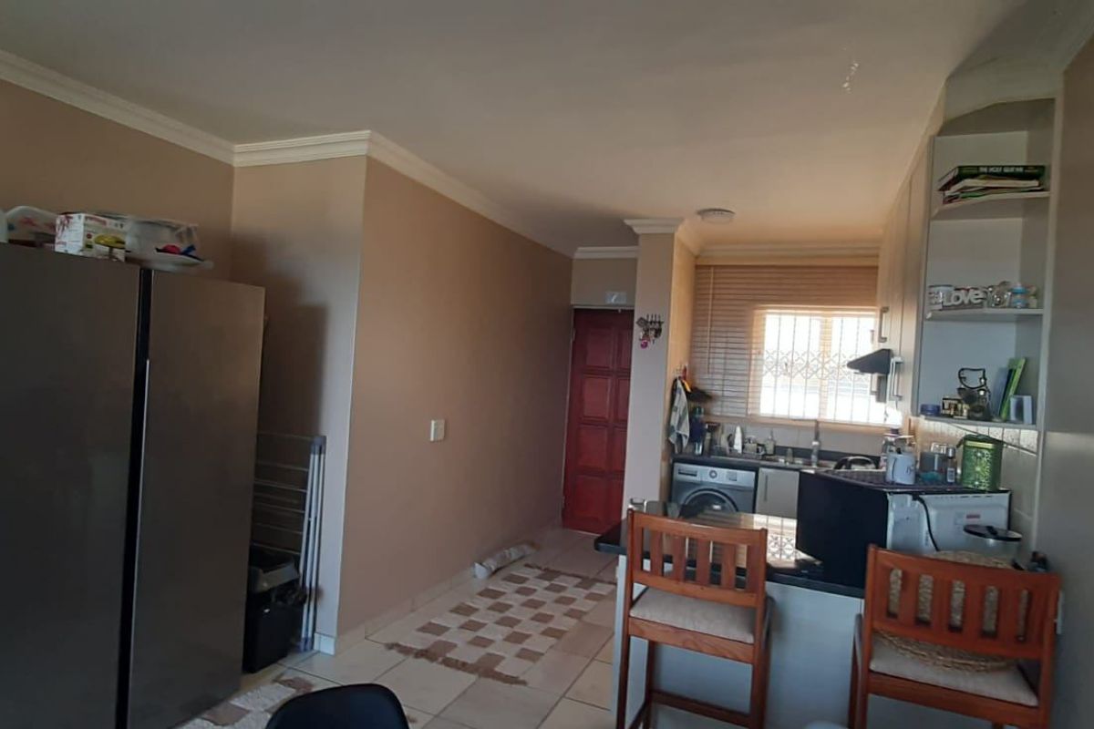 Apartment For Sale In Margate - Photo 5