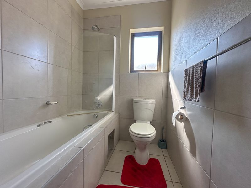 Apartment For Sale In Benoni - Photo 10