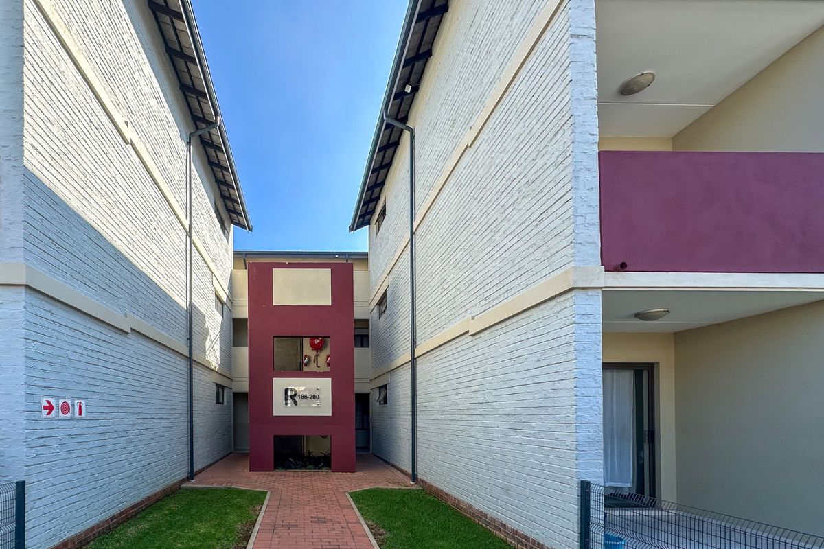 Apartment For Sale In Benoni - Photo 2
