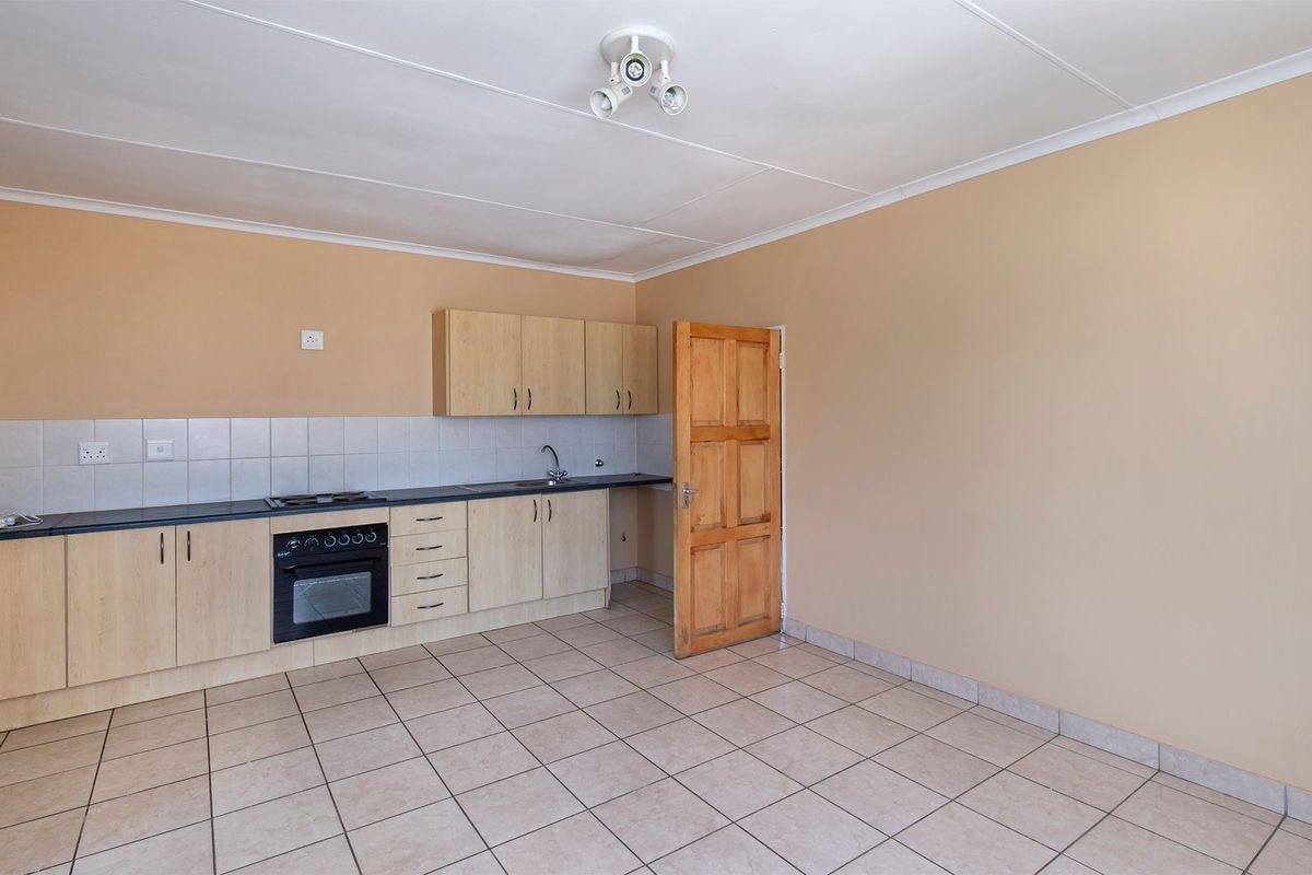 Apartment Rental Monthly In Roodepoort - Photo 5