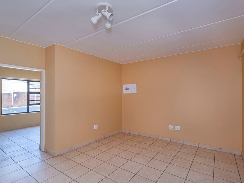 Apartment Rental Monthly In Roodepoort - Photo 4