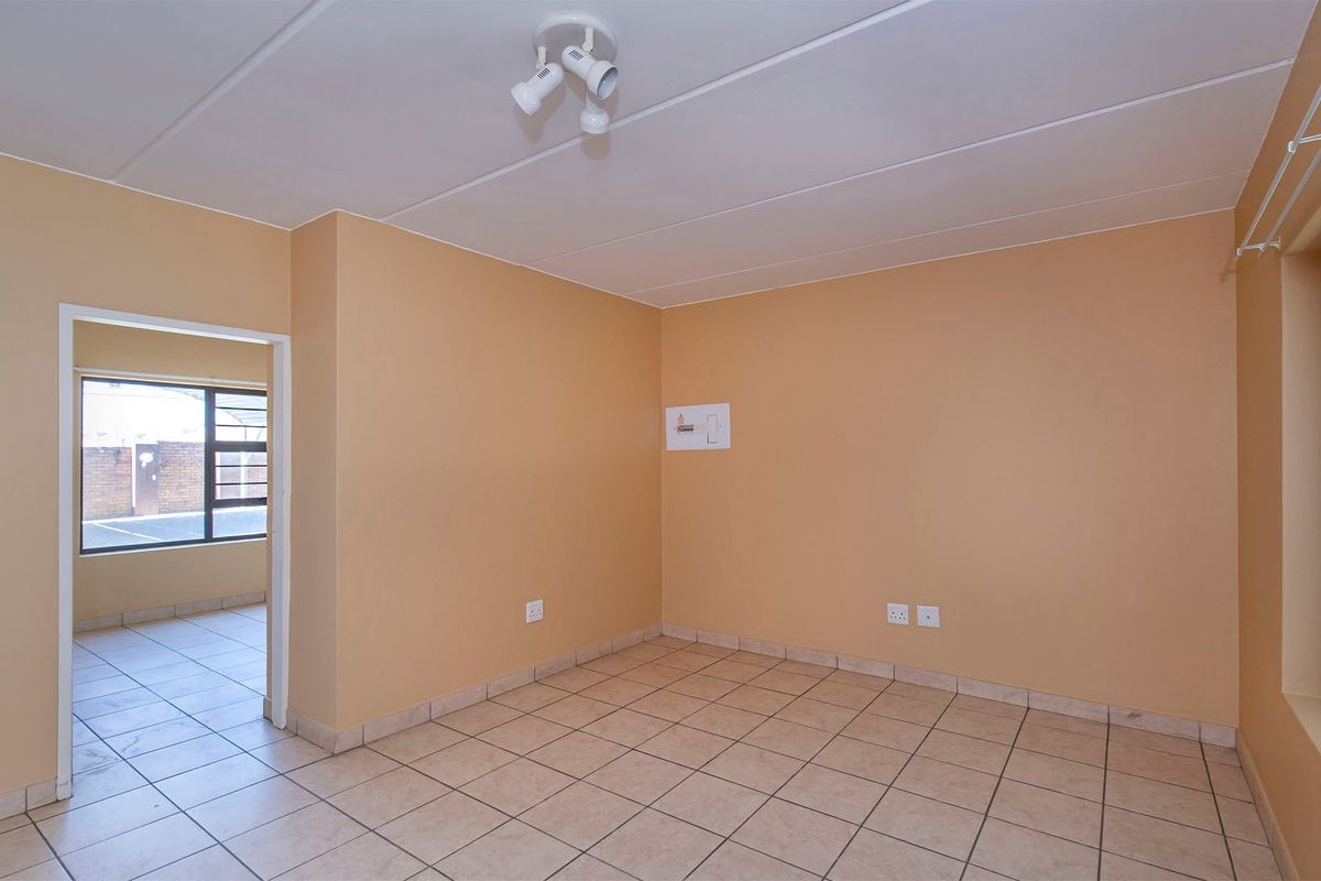 Apartment Rental Monthly In Roodepoort - Photo 4