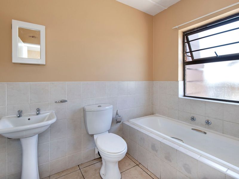 Apartment Rental Monthly In Roodepoort - Photo 9