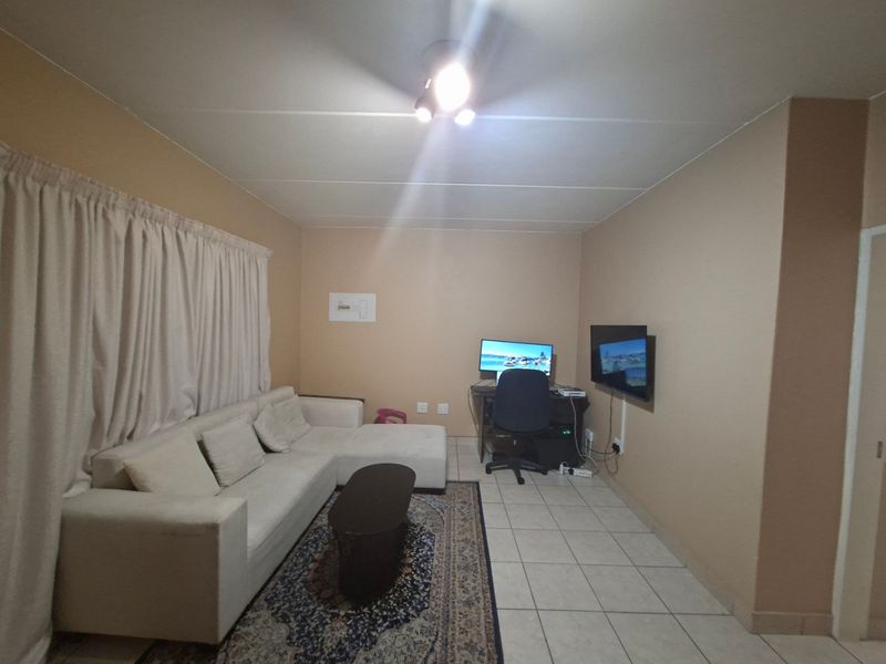 Apartment Rental Monthly In Roodepoort - Photo 5