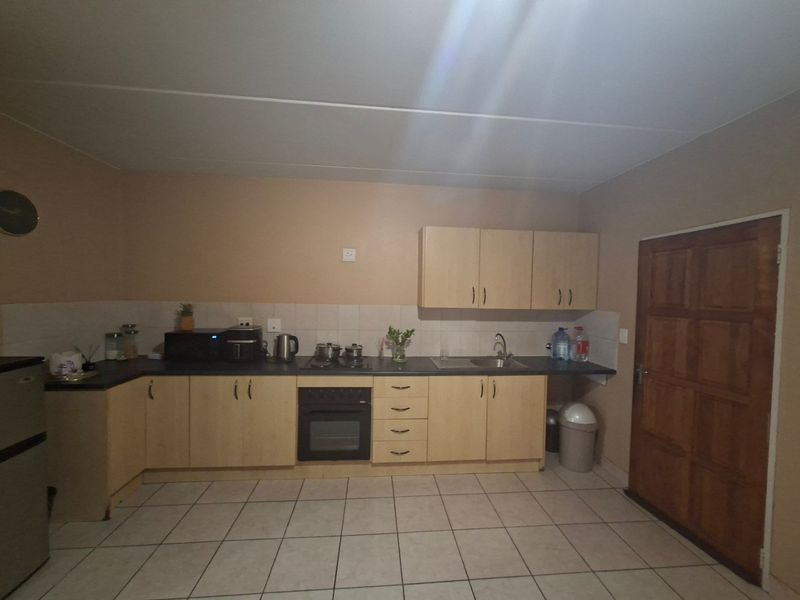 Apartment Rental Monthly In Roodepoort - Photo 6