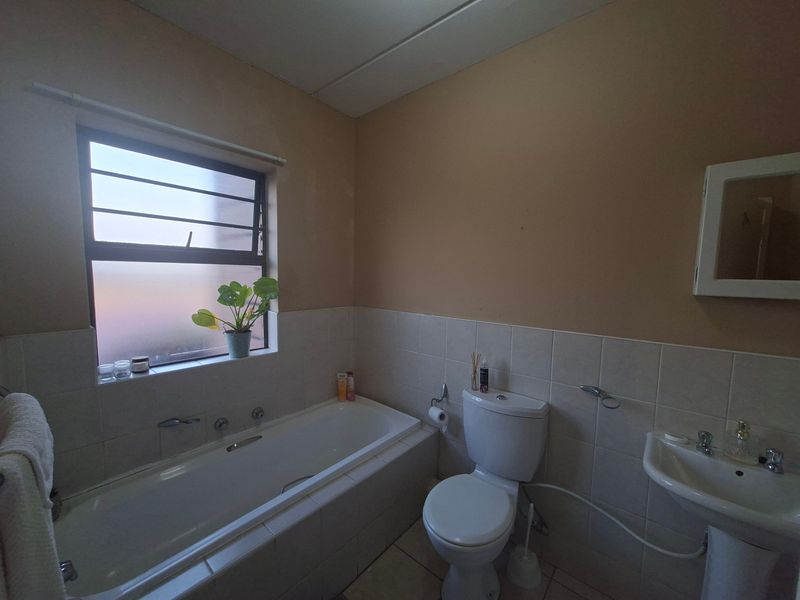 Apartment Rental Monthly In Roodepoort - Photo 10