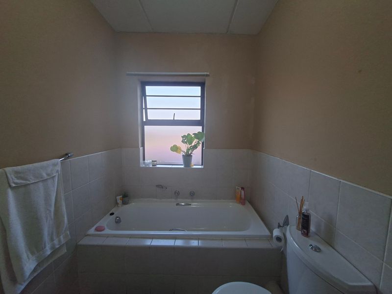 Apartment Rental Monthly In Roodepoort - Photo 9