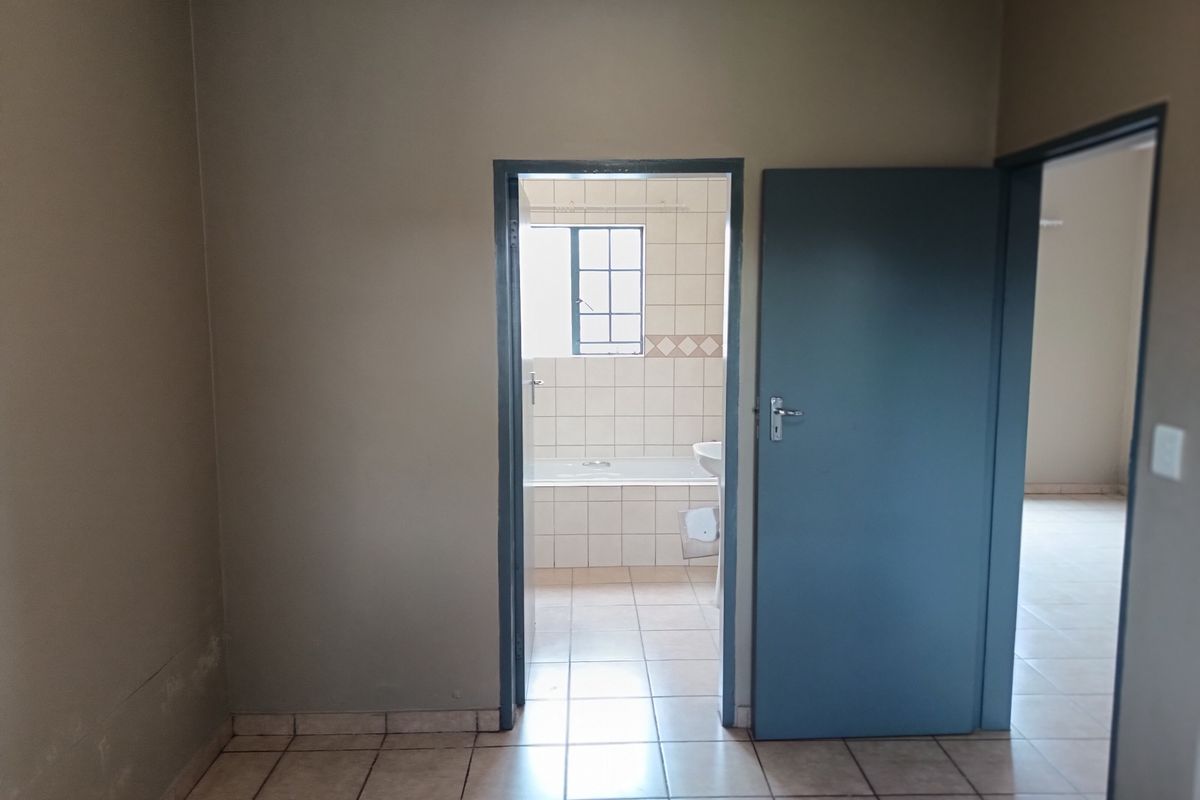 Apartment Rental Monthly In Midrand - Photo 3