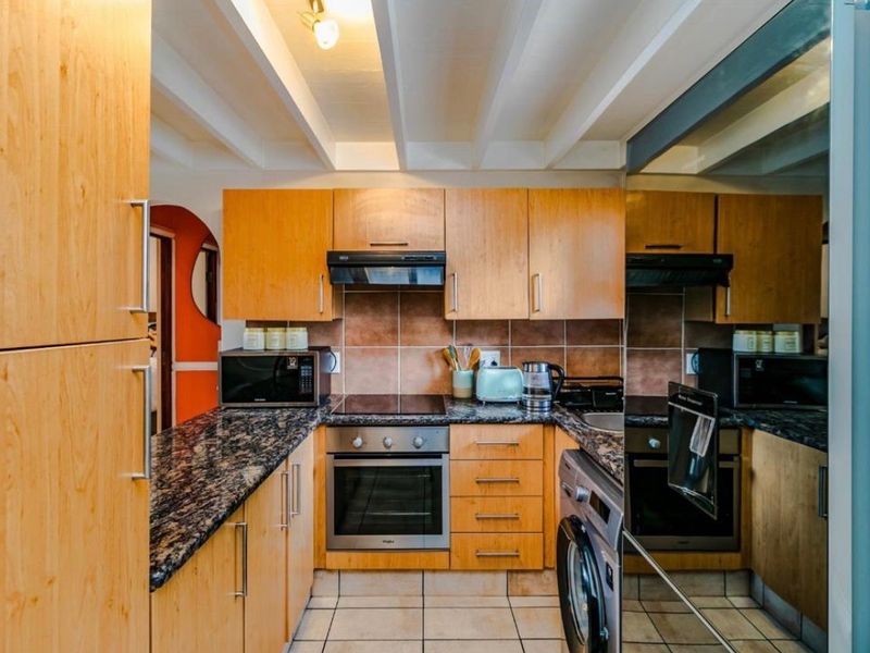 Apartment Rental Monthly In Sandton - Photo 2