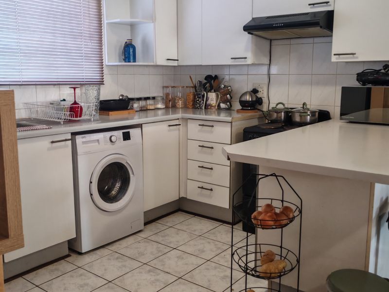 Apartment For Sale In Midrand - Photo 2