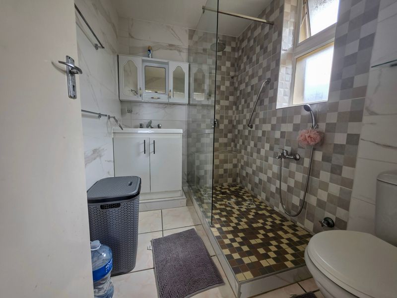 Apartment For Sale In Margate - Photo 3