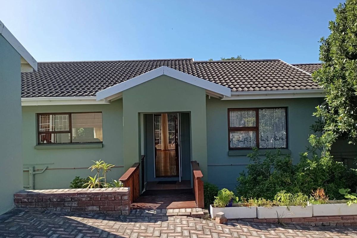 House For Sale In Port Elizabeth - Photo 2