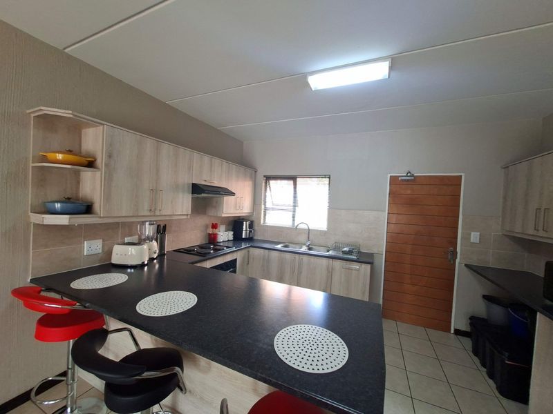 Apartment Rental Monthly In Roodepoort - Photo 9