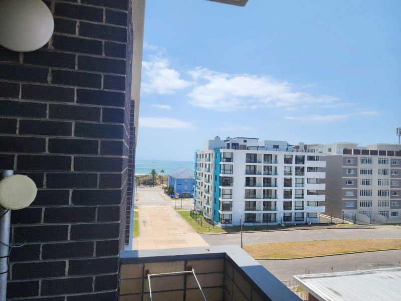 Apartment For Sale In Port Elizabeth - Photo 2