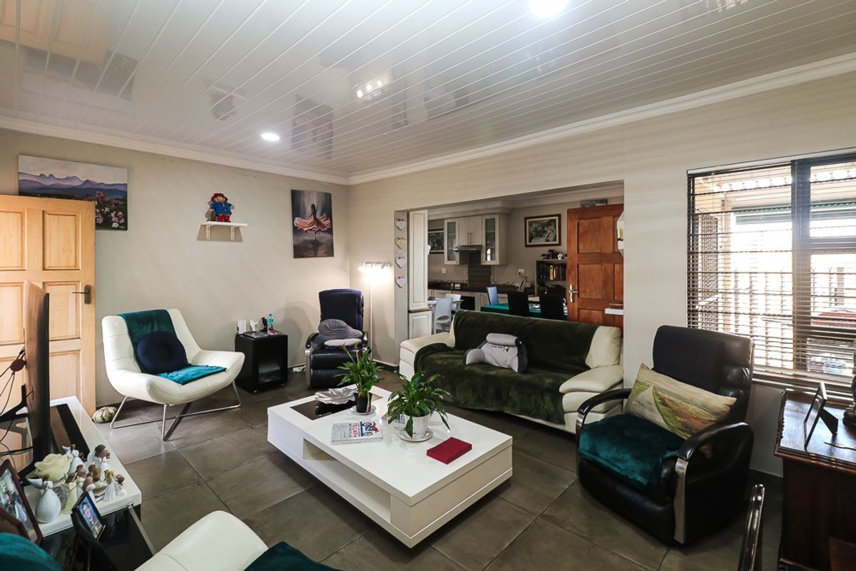 Cluster For Sale In Springs - Photo 5