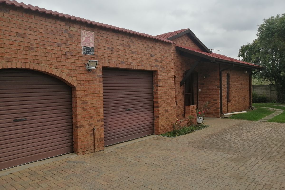 House For Sale In Johannesburg - Photo 2