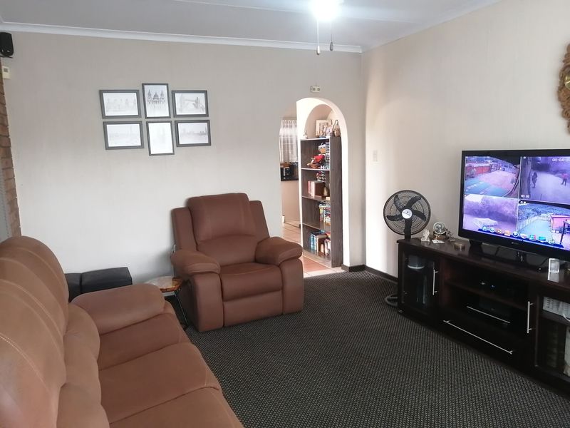 House For Sale In Johannesburg - Photo 5