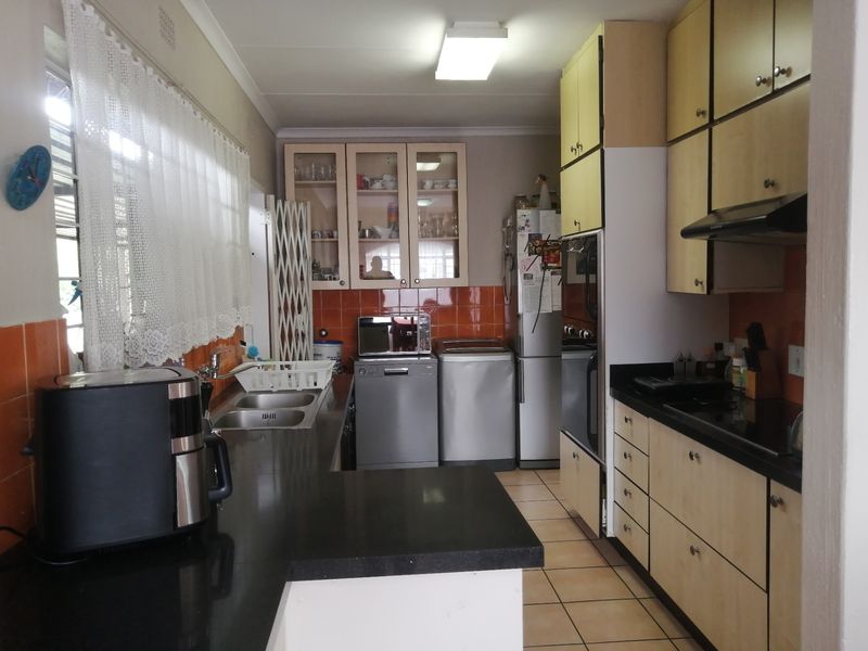 House For Sale In Johannesburg - Photo 3