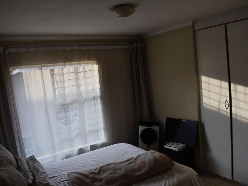 Townhouse For Sale In Kempton Park - Photo 8