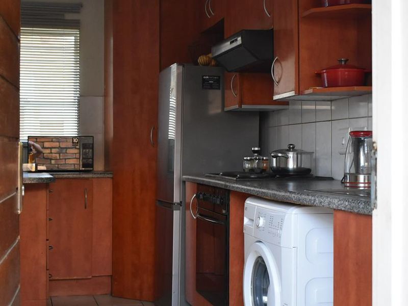 Townhouse For Sale In Kempton Park - Photo 6