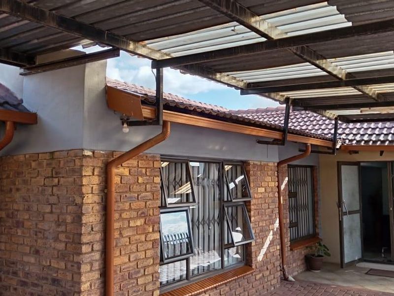 House For Sale In Pretoria - Photo 2