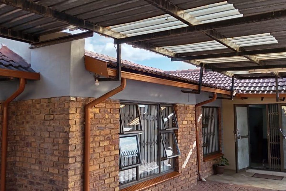 House For Sale In Pretoria - Photo 2