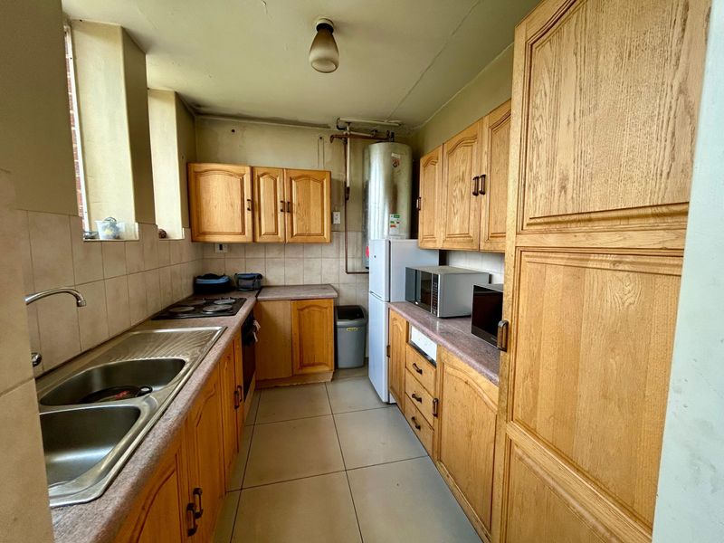 Apartment For Sale In Pretoria - Photo 3
