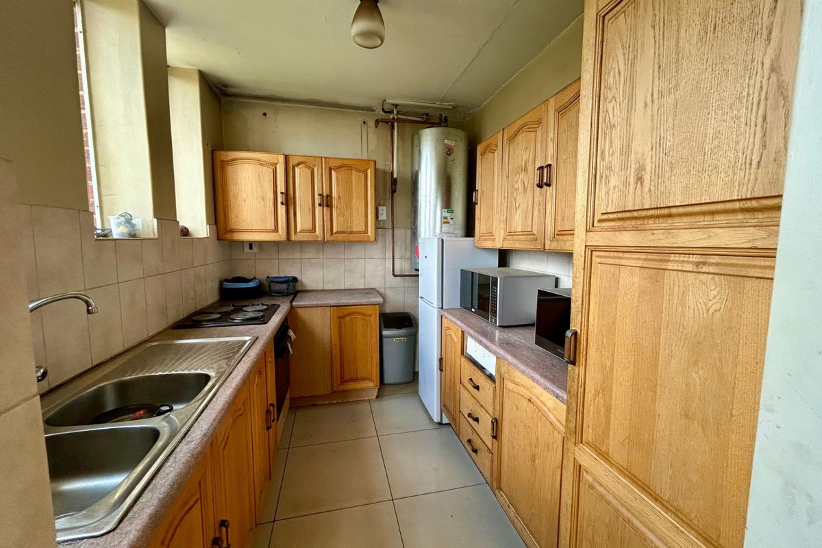 Apartment For Sale In Pretoria - Photo 3