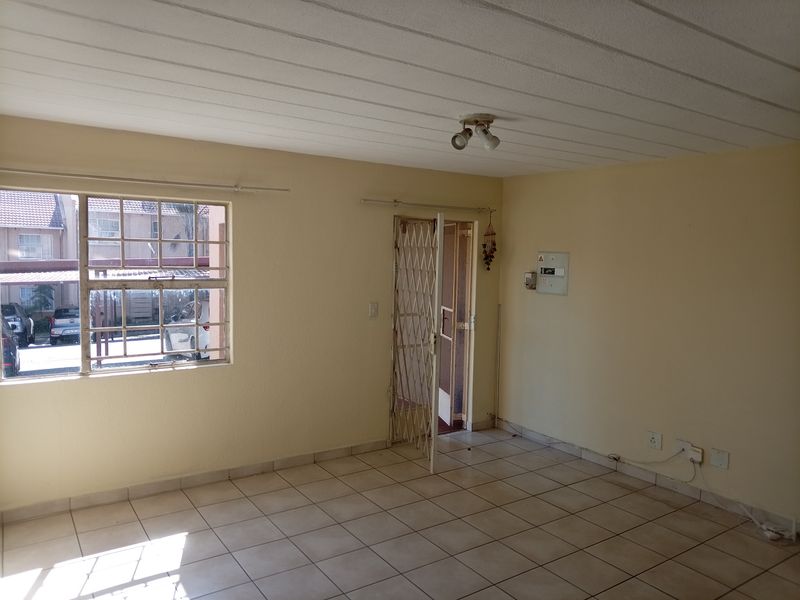 Apartment For Sale In Midrand - Photo 3