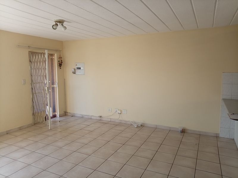 Apartment For Sale In Midrand - Photo 2