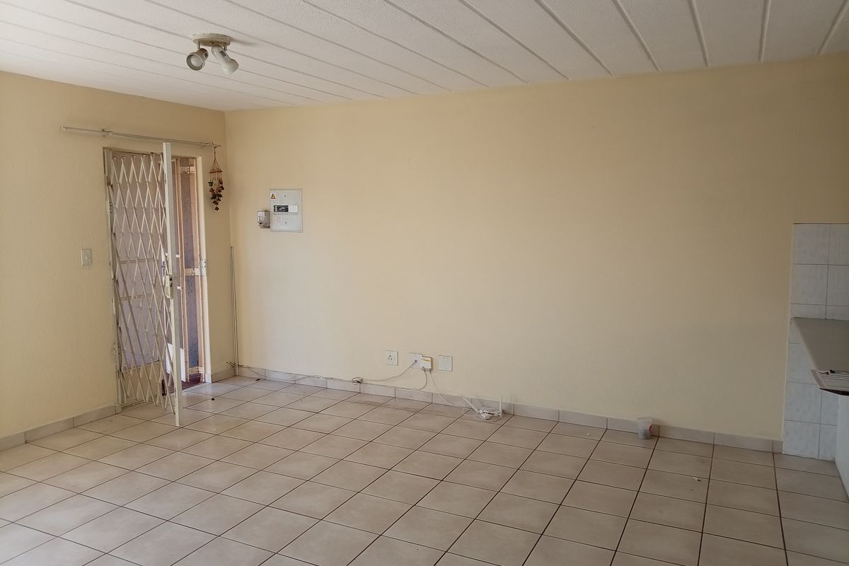 Apartment For Sale In Midrand - Photo 2
