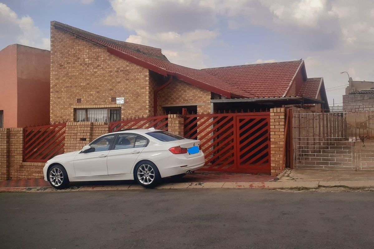 House Pending Sale In Soweto - Photo 3