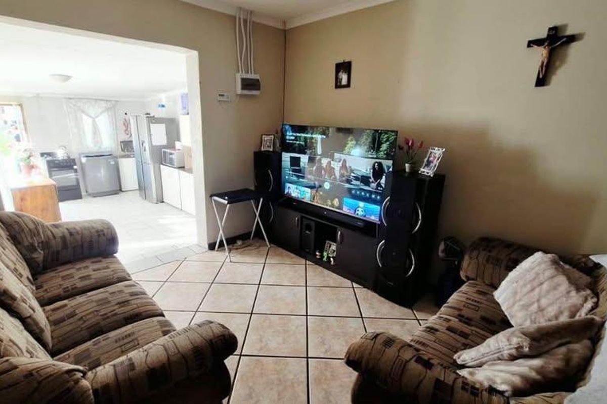 Apartment For Sale In Secunda - Photo 3