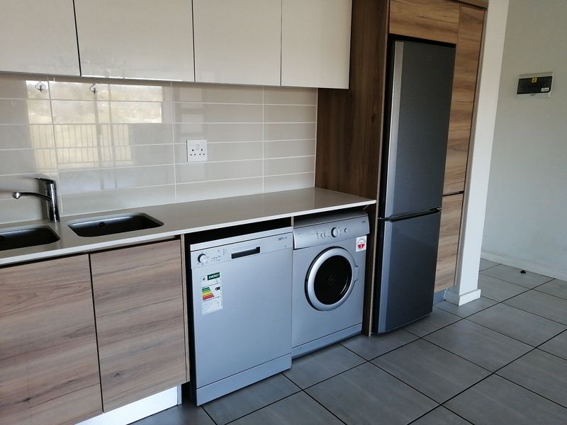 Apartment Rental Monthly In Midrand - Photo 8
