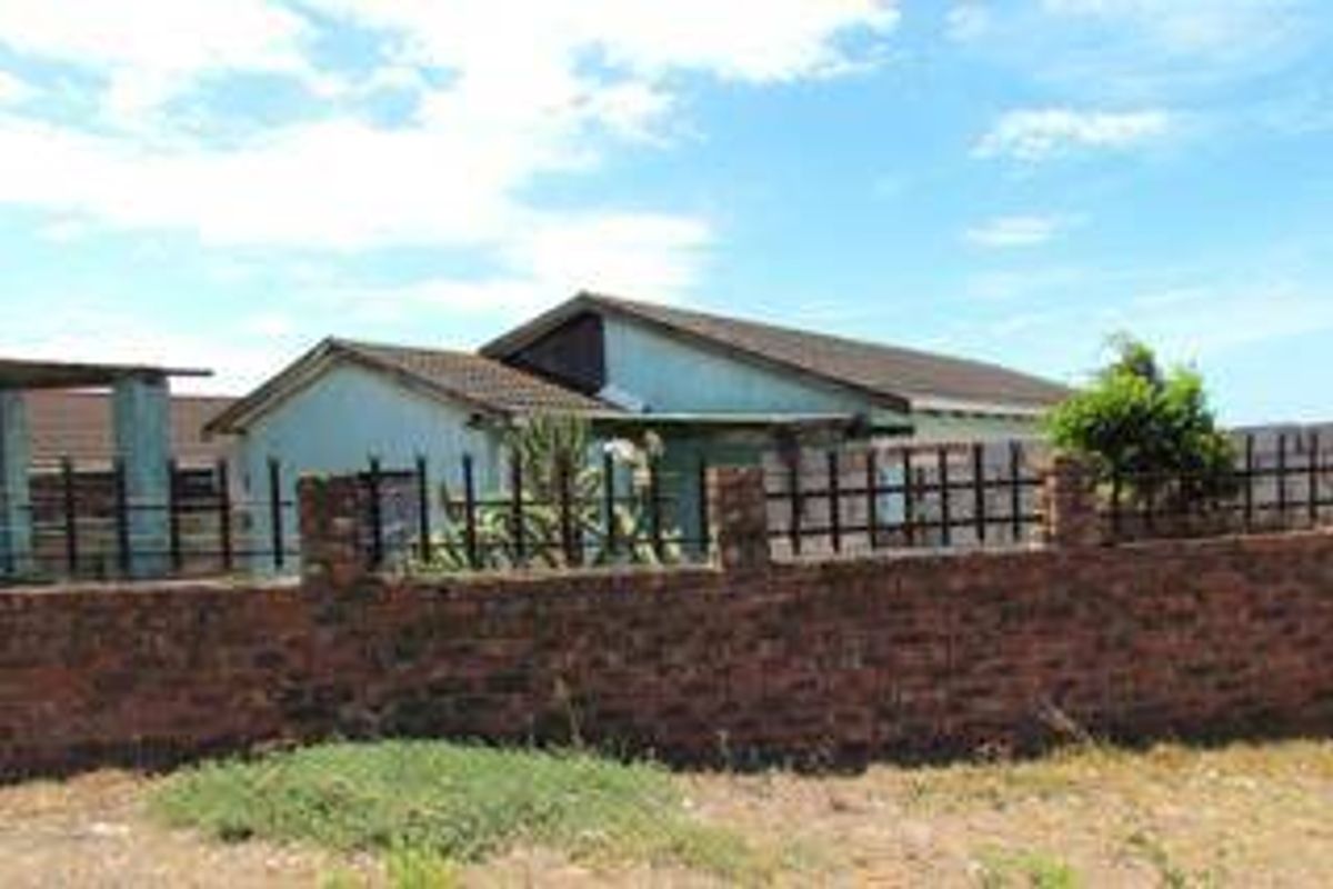 House For Sale In Port Elizabeth - Photo 3